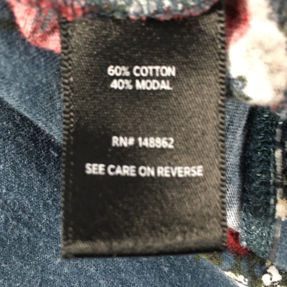 TORRID BLUE FLORAL V-NECK BANDED TEE 2 - Picture 10 of 10